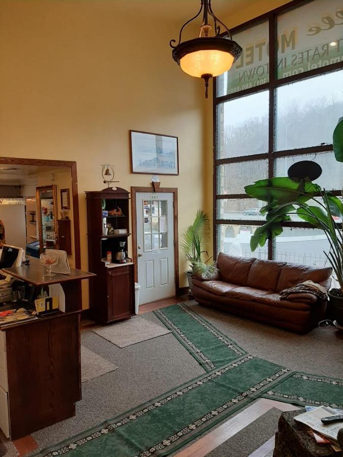 Clarysville Motel Frostburg Экстерьер фото